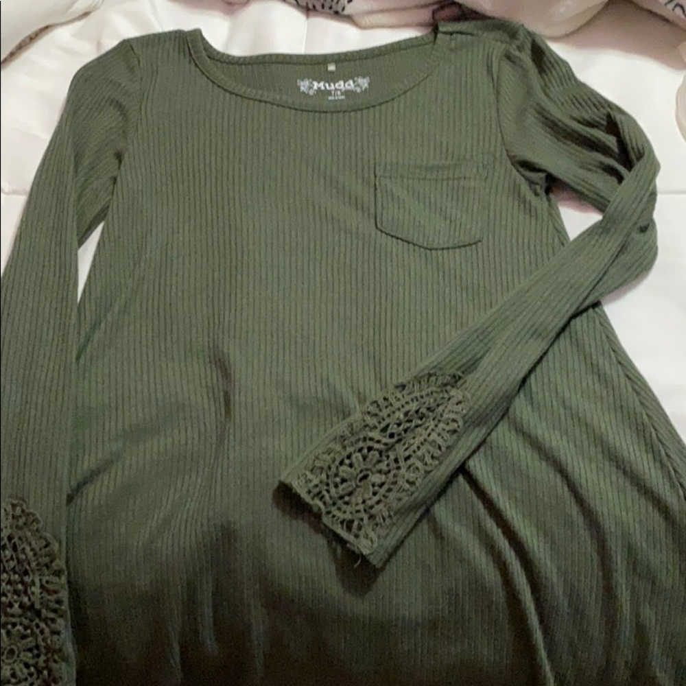 Green long sleeve size medium in juniors